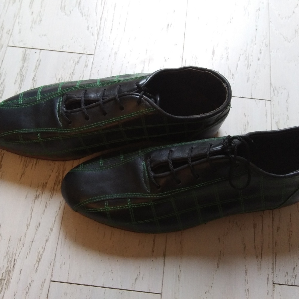 Shoes - Picture 2 of 6
